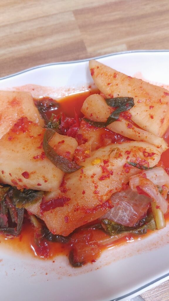 Chonggak-kimchi 
(Ponytail Radish Kimchi)