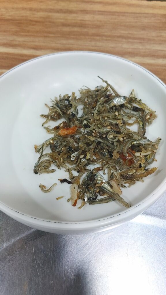 Sweet and Savory Anchovies: (달콤 짭짤한 멸치볶음)