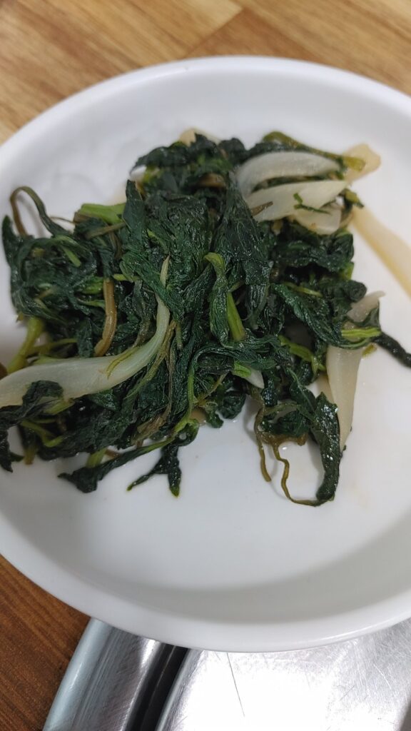 Seasoned Vegetables: A side dish made by lightly blanching vegetables and mixing them with a sauce of salt, Korean soy sauce, and sesame oil.