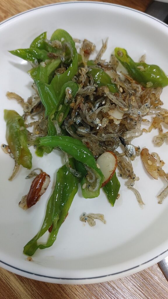 Stir-fried anchovies